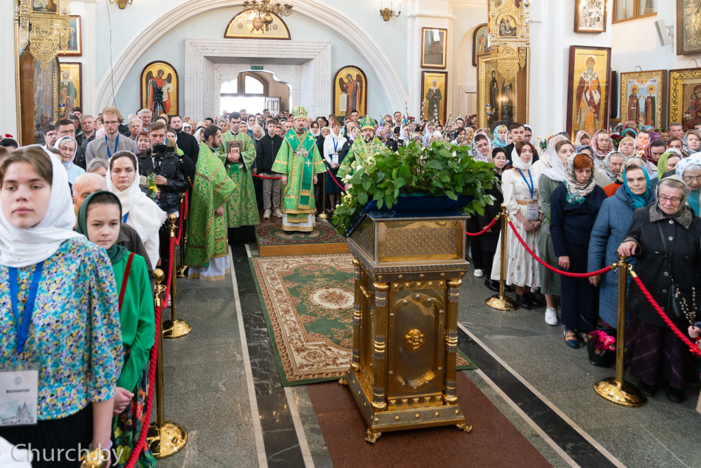 В праздник Входа Господня в Иерусалим Патриарший экзарх всея Беларуси совершил Литургию в Свято-Духовом кафедральном соборе г. Минска