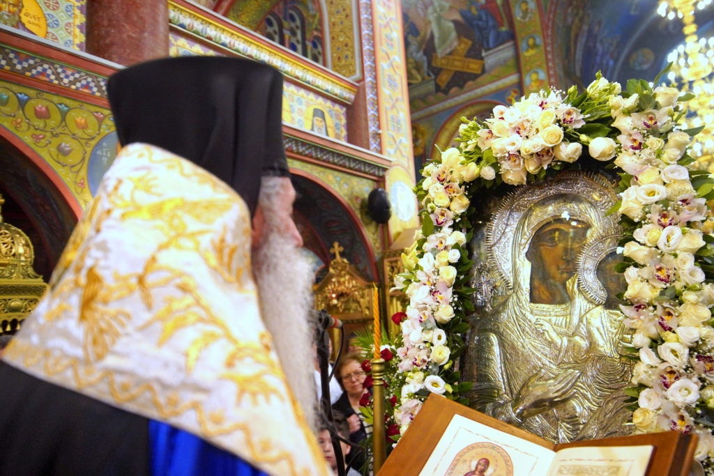 Μητροπολίτης Πειραιώς: Ας γονατίσουμε πιστά μπροστά στην Παναγία μας και ας την παρακαλέσουμε…