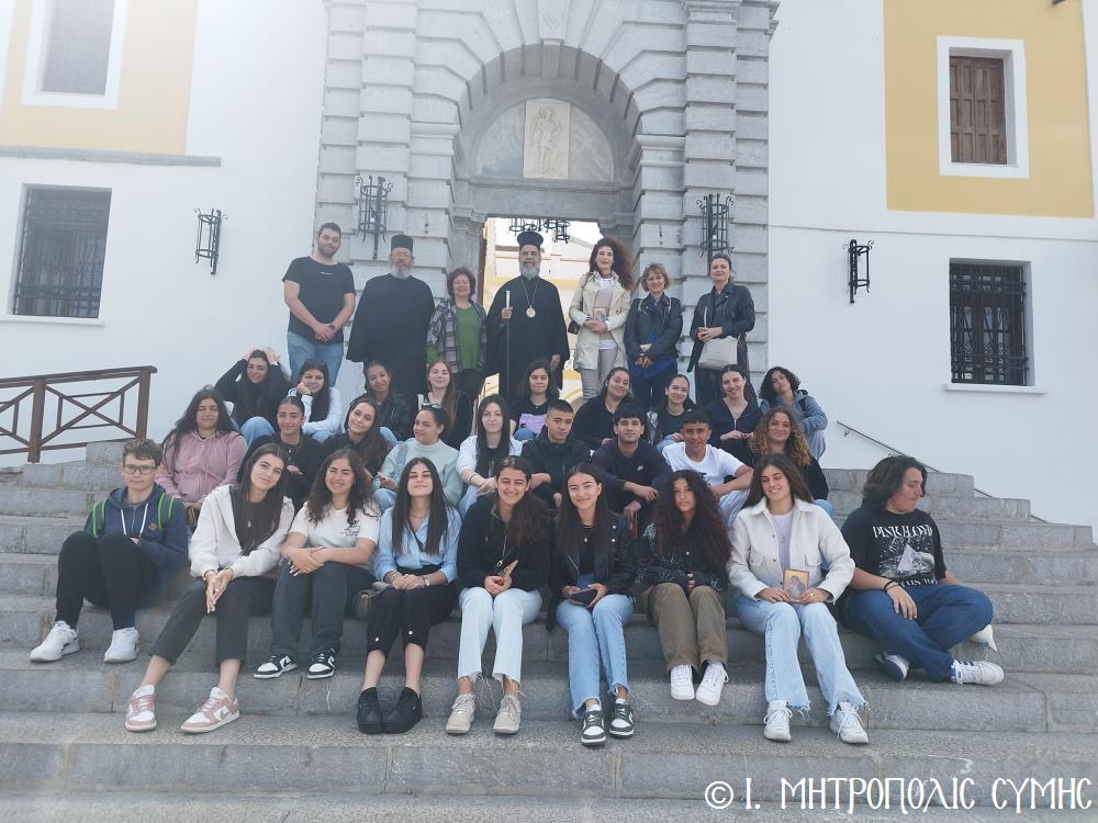 Επίσκεψη- προσκύνημα των μαθητών των Λυκείων της Σύμης στον Πανορμίτη με οικοδεσπότη τον Μητροπολίτη Χρυσόστομο