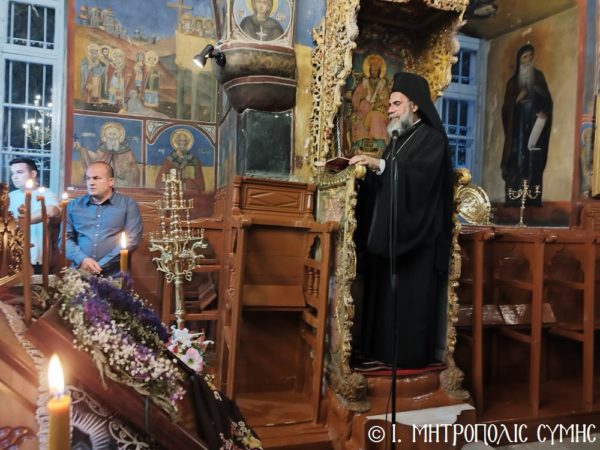 H Ακολουθία του Νυμφίου στον Ιερό Ναό Τιμίου Σταυρού Σύμης χοροστατούντος του Μητροπολίτη Χρυσοστόμου