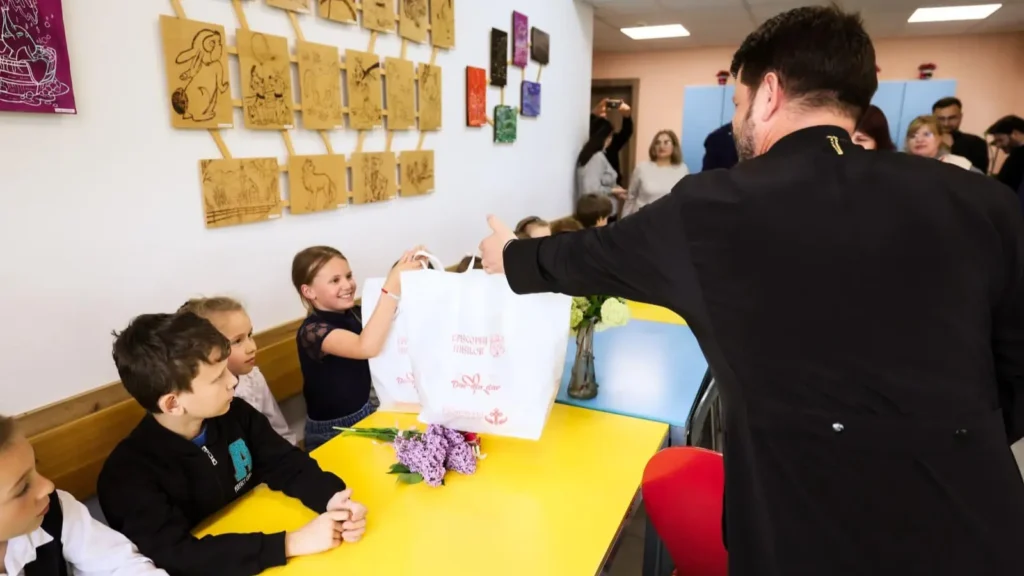 Episcopia Hușilor le-a oferit sprijin copiilor și vârstnicilor din mai multe localități din Republica Moldova