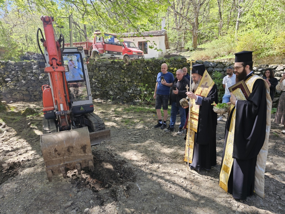 Архиерейски водосвет и първа копка за строежа на храм-параклис посветен на Пресвета Богородица – „Достойно ест“ в двора на Драгалевския манастир