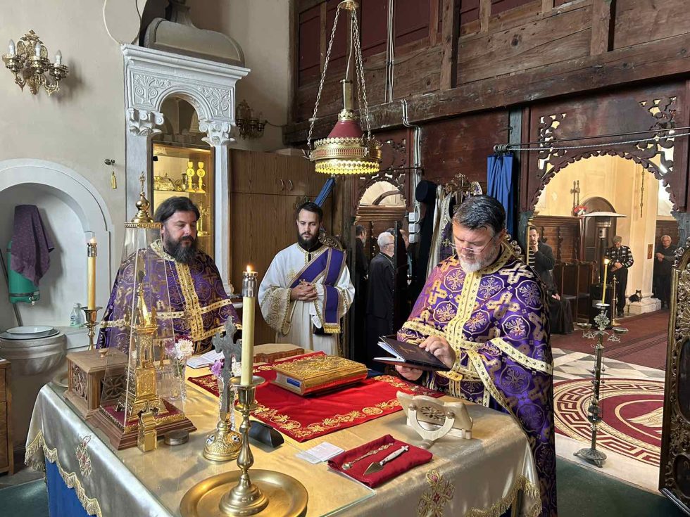 Литургија пређеосвећених дарова у манастиру Савина