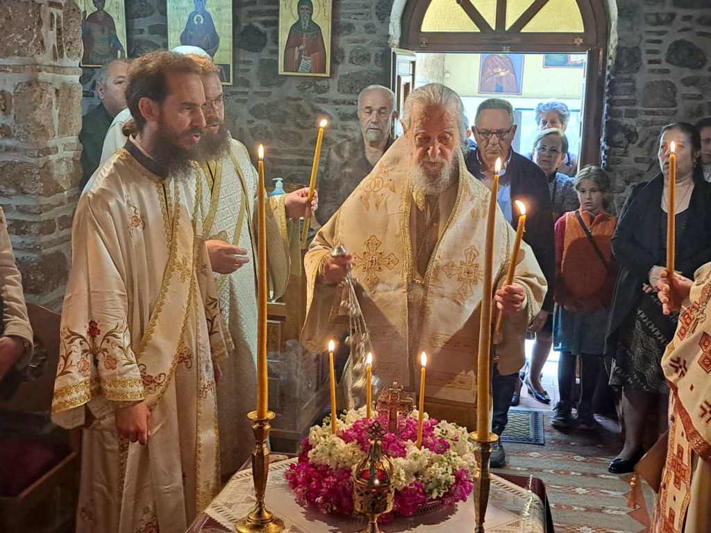 Κυριακή Σταυροπροσκυνήσεως στην Μητρόπολη Καρυστίας και Σκύρου