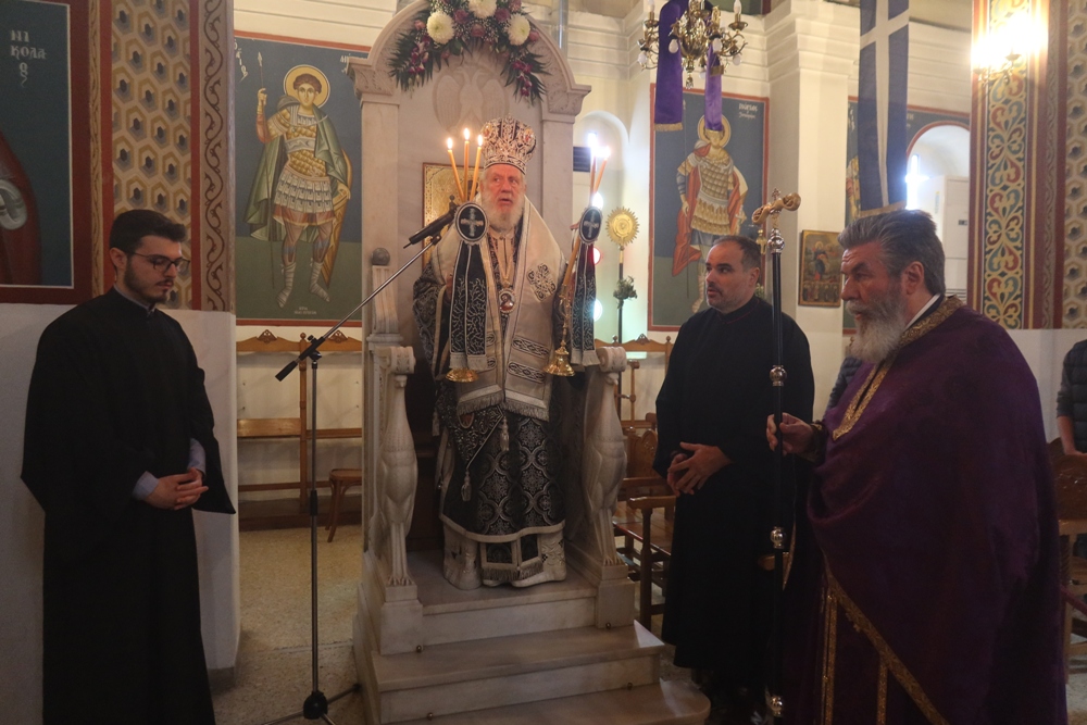 Μητροπολίτης Σύρου: Η Σταύρωση του Κυρίου ήταν μια εκούσια θυσία για την του ανθρώπου και του σύμπαντος κόσμου σωτηρία