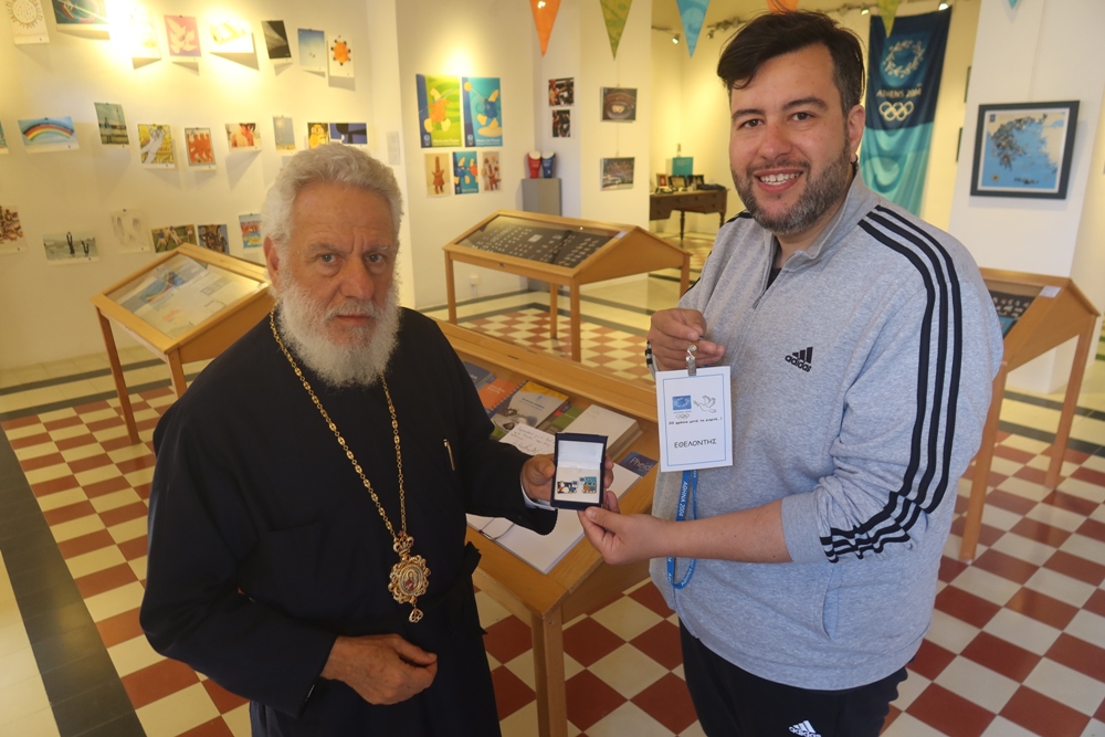 Ο Μητροπολίτης Σύρου στην έκθεση “20 ΧΡΟΝΙΑ ΜΕΤΑ ΤΗ ΓΙΟΡΤΗ”