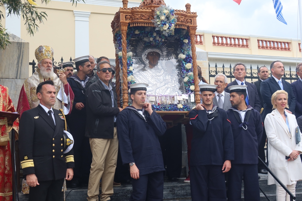 Η Άνδρος τίμησε την Παναγία Θεοσκέπαστη