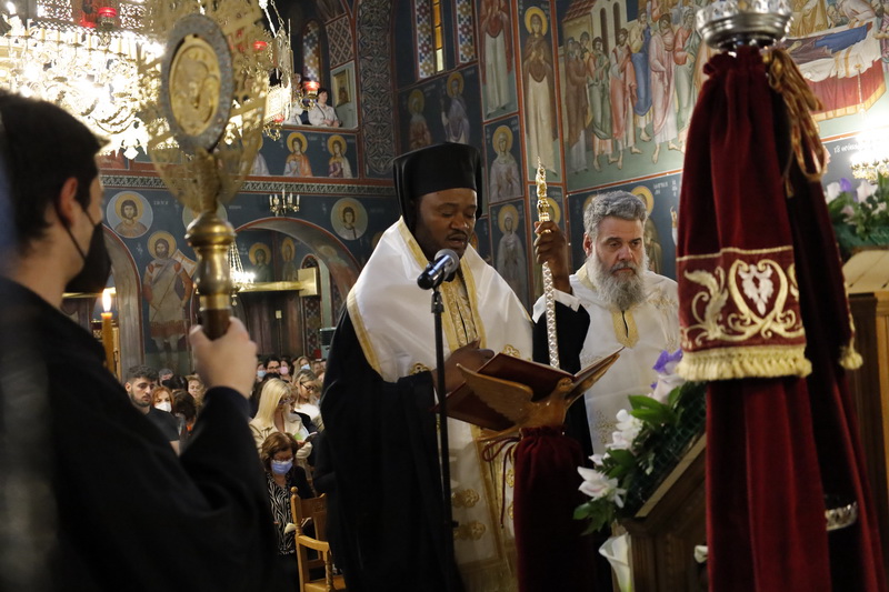 Ο Επίσκοπος Μπενίν και Τόγκο Αθανάσιος στην ενορία της καρδιάς του