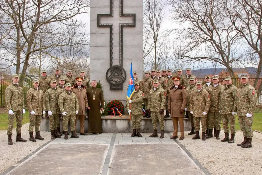 Eroii români care au eliberat de nazism Cehia și Slovacia, onorați de militarii care le continuă tradiția
