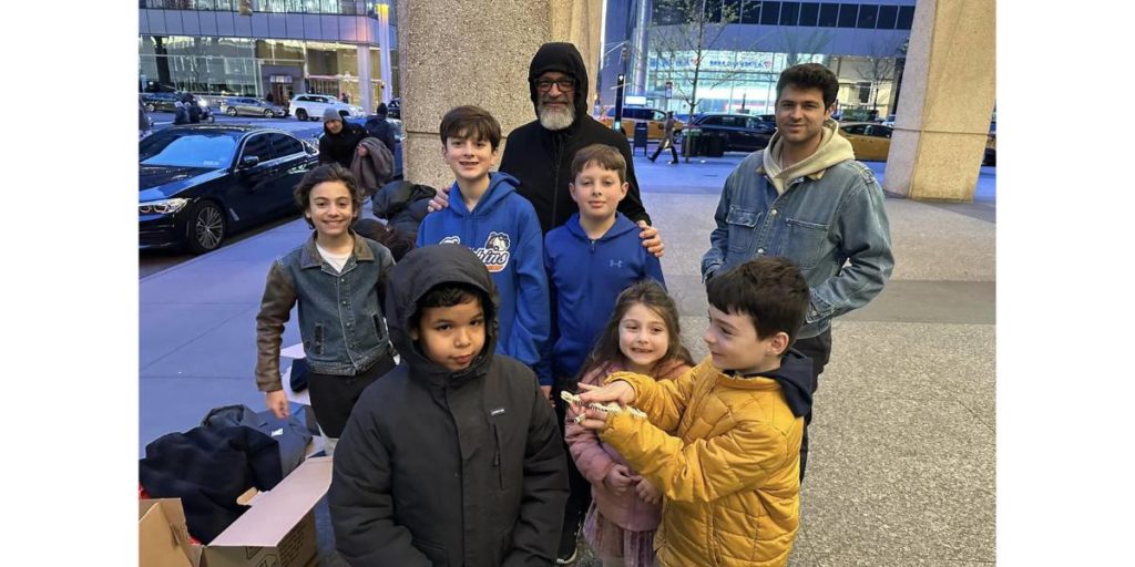 Saints Constantine and Helen in Jackson Heights, NY Prepare and Deliver Meals for a Midnight Run