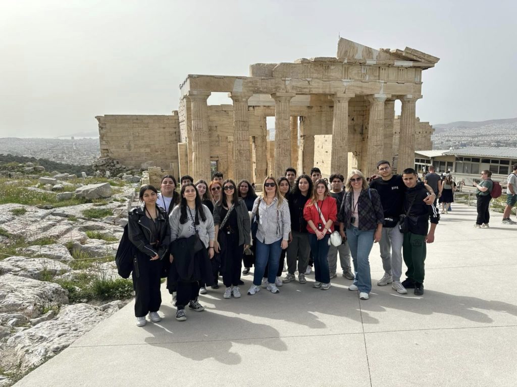 Οι τελειόφοιτοι των Ομογενειακών Σχολείων της Κωνσταντινούπολης και της Ίμβρου στην Ελλάδα