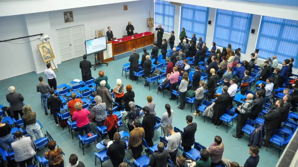 Părintele Nicolae Dima le va vorbi tinerilor din Alba Iulia despre „Calea durerii”