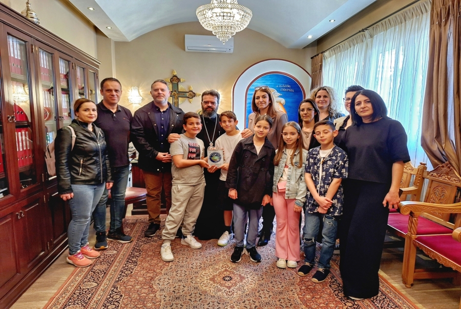 Επίσκεψη διακριθέντων Διαγωνισμού Εκπαιδευτικής Ρομποτικής στον Μητροπολίτη Μαρωνείας