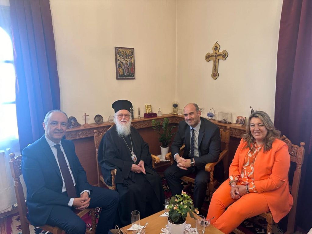 Βουλευτές του Ελληνικού Κοινοβουλίου στον Αρχιεπίσκοπο Αλβανίας Αναστάσιο