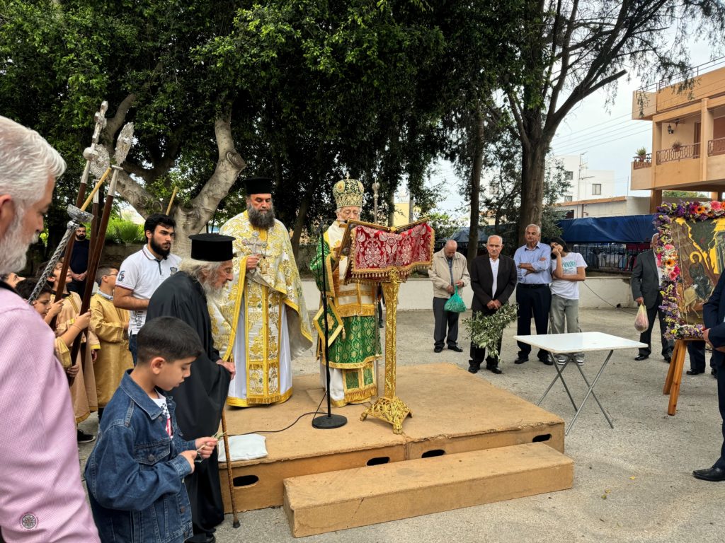 Με τις μνήμες στην κατεχόμενη ενορία του Αγίου Μέμνωνος Αμμοχώστου η εορτή της Ελιάς