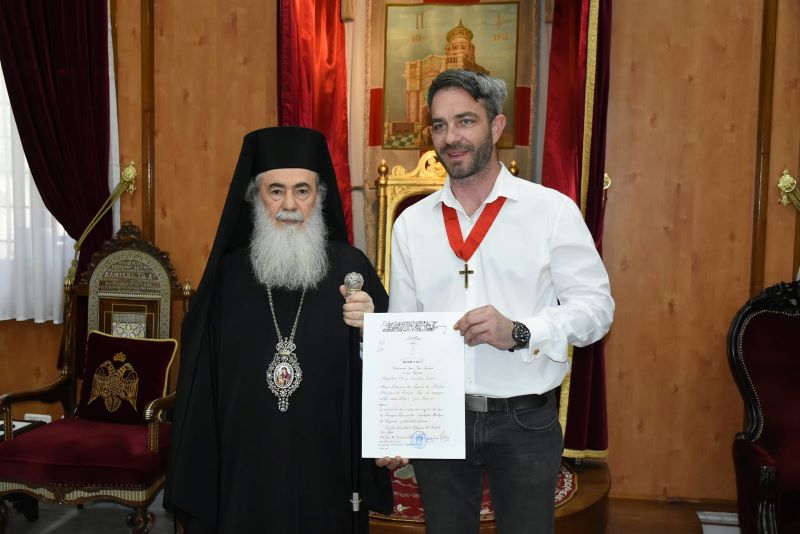 Tο παράσημο του Σταυροφόρου του Τάγματος των Ιπποτών του Παναγίου Τάφου στον Savilov Viktor