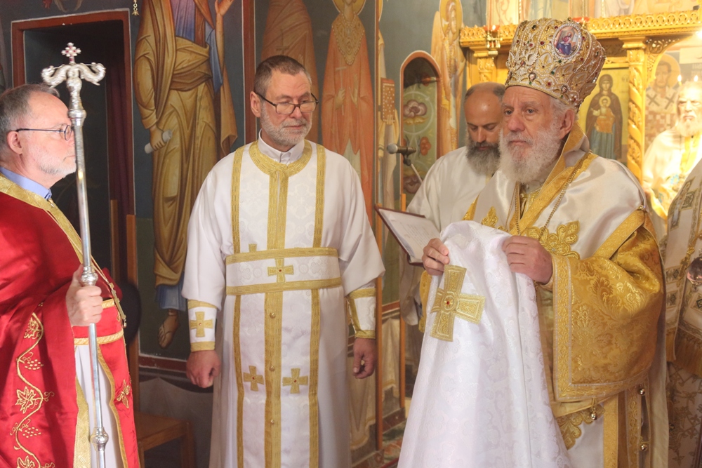 Σύρου Δωρόθεος προς νέο Πρεσβύτερο: Να αποδειχθείς Αχθοφόρος της Αγάπης