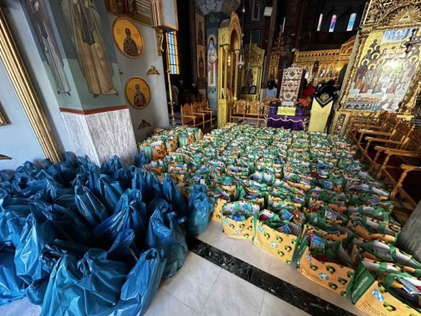 4.235 πασχαλινά δέματα αγάπης από την Ιερά Μητρόπολη Λαρίσης και τις Ενορίες της για τους πτωχούς και ανήμπορους αδελφούς