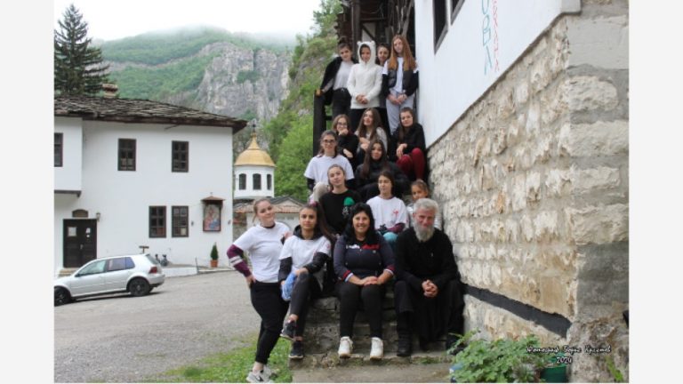Ученици от Зверино отново помагат в Черепишкия манастир