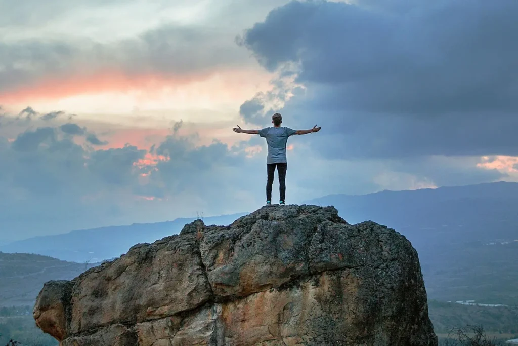 Specialiști invitați de o parohie bucureșteană le vor vorbi tinerilor despre dependența de substanțe