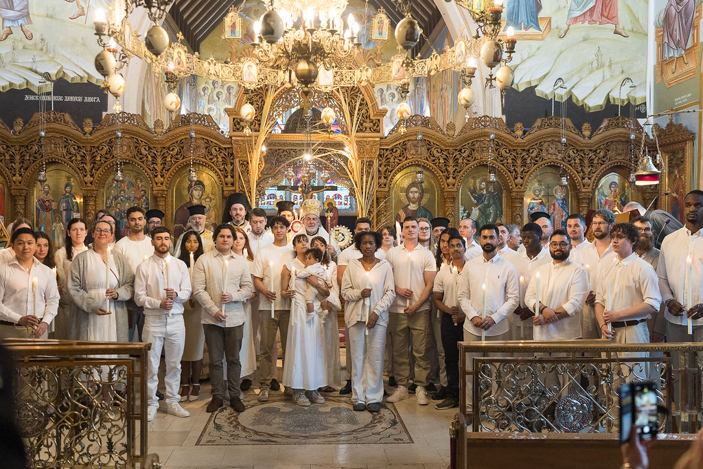 Ο Αρχιεπίσκοπος Θυατείρων Νικήτας τέλεσε 43 βαπτίσεις ενηλίκων
