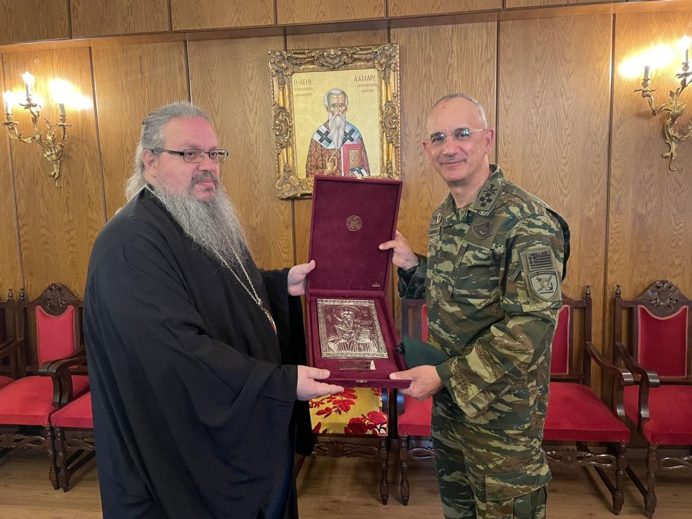 Ο Αρχηγός ΓΕΕΘΑ στον Μητροπολίτη Λαρίσης