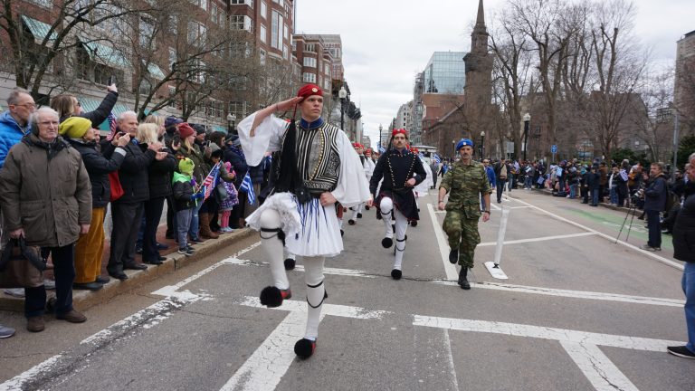 Η Βοστώνη γιόρτασε την Ελλάδα – Σε κλίμα εθνικής υπερηφάνειας και ενθουσιασμού η 28η παρέλαση