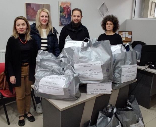 Παράδοση ρούχων από το φιλανθρωπικό κατάστημα της Ιεράς Μητροπόλεως Φλωρίνης, Πρεσπών και Εορδαίας