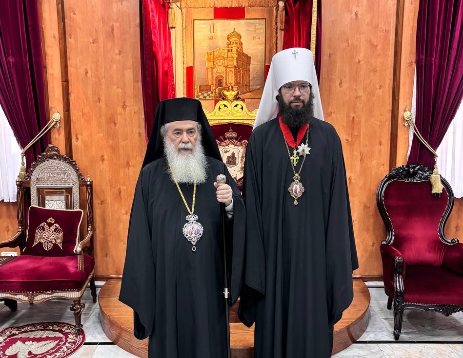 Ο Πατριάρχης Ιεροσολύμων παρασημοφόρησε τον Μητροπολίτη Βολοκολάμσκ Αντώνιο (ΦΩΤΟ)