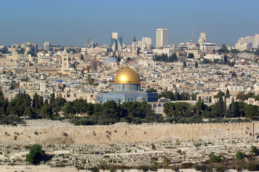 Στάση αναμονής μετά την Iρανική επίθεση στο Ισραήλ – Προσευχή και στήριξη στην Αγιοταφική Αδελφότητα