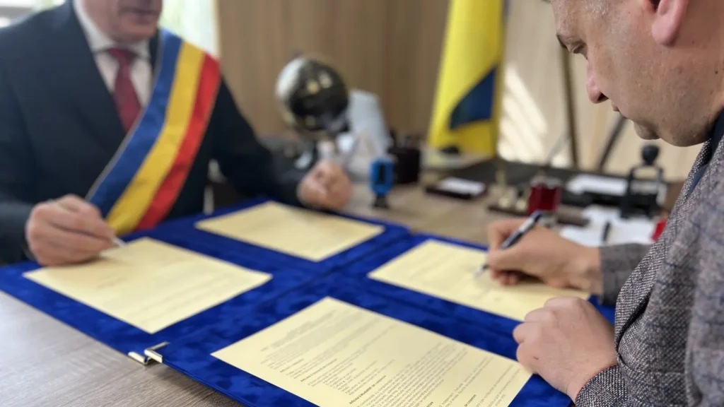 O comună suceveană a stabilit relații de cooperare cu o localitate din Bucovina de Nord