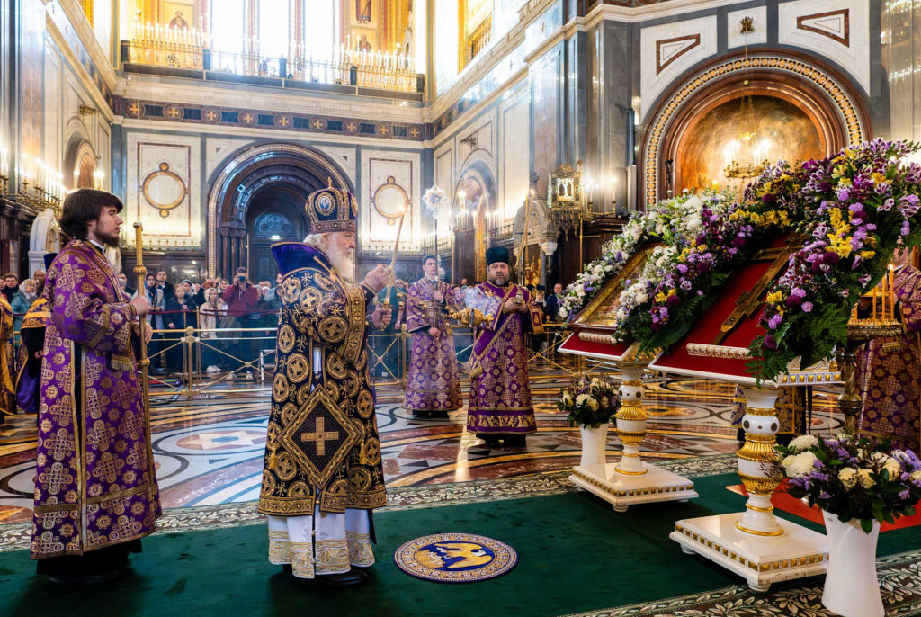 В канун праздника Благовещения Святейший Патриарх Кирилл совершил всенощное бдение в Храме Христа Спасителя