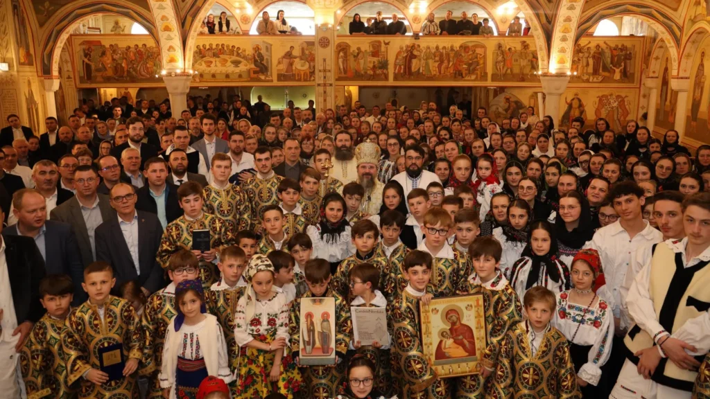 Peste 1.500 de români, prezenți la slujba oficiată duminică de PS Macarie la biserica din La Courneuve, Paris