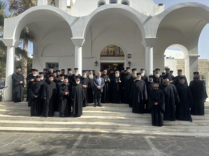 Ιερατική Σύναξη στην Ιερά Μητρόπολη Παροναξίας