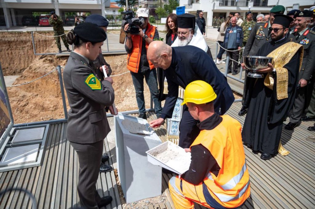 Θεμελίωση στρατιωτικών κατοικιών από τον Μητροπολίτη Διδυμοτείχου