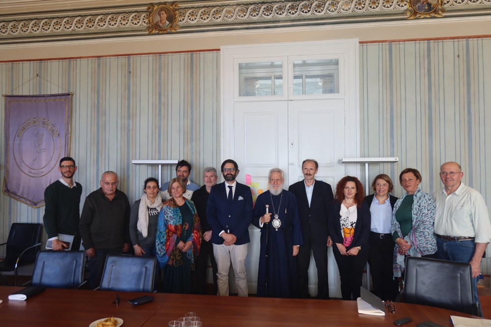 Ο Μητροπολίτης Σύρου Δωρόθεος στο Επιμελητήριο Κυκλάδων