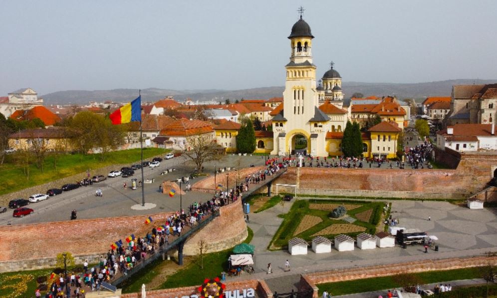 Χιλιάδες πιστοί συμμετείχαν στις «Πορείες Υπέρ της Ζωής» στην Αρχιεπισκοπή Άλμπα Ιούλια