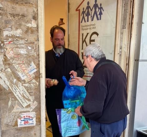 Δέματα αγάπης μοίρασε σε 350 ωφελούμενες οικογένειες το ΚΕ.Σ.Ο. για τις ημέρες του Πάσχα