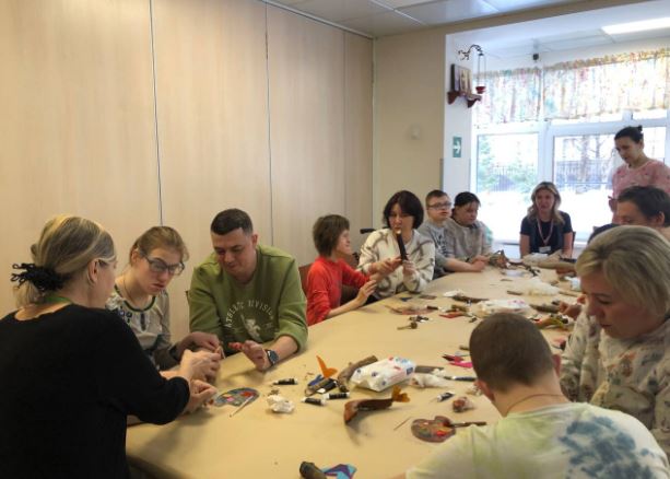 Участники добровольческого форума Федеральной налоговой службы России посетили церковные социальные проекты