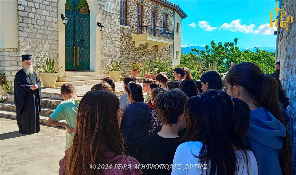 Μαθητές έψαλλαν τα κάλαντα του Λαζάρου στον Μητροπολίτη Άρτης