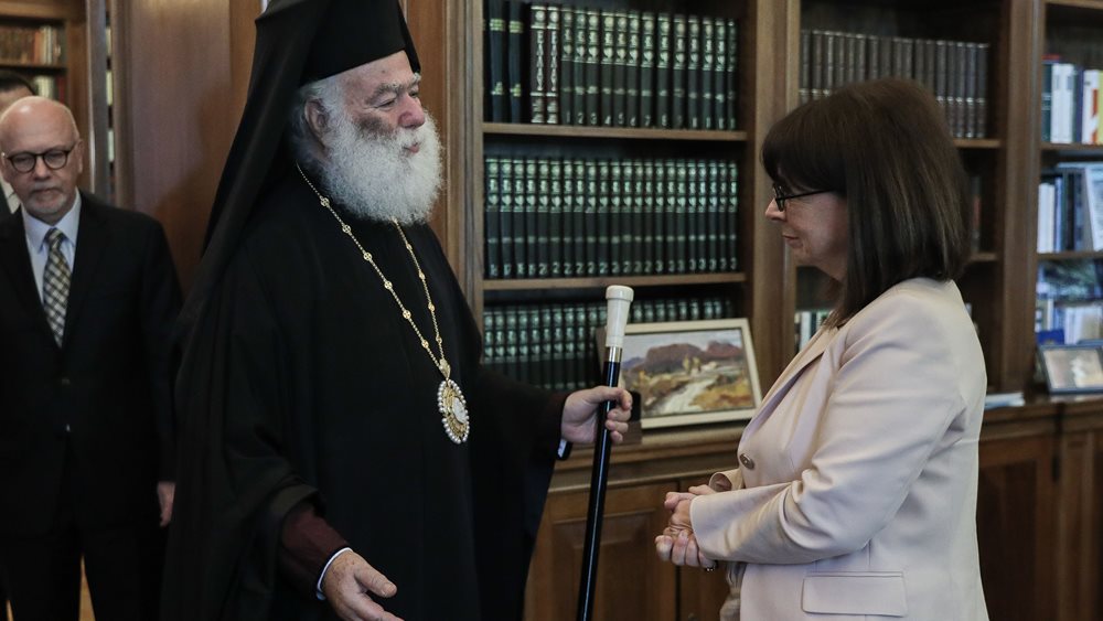 Με τον Πατριάρχη Θεόδωρο θα συναντηθεί η ΠτΔ Κατερίνα Σακελλαροπούλου στην Αλεξάνδρεια