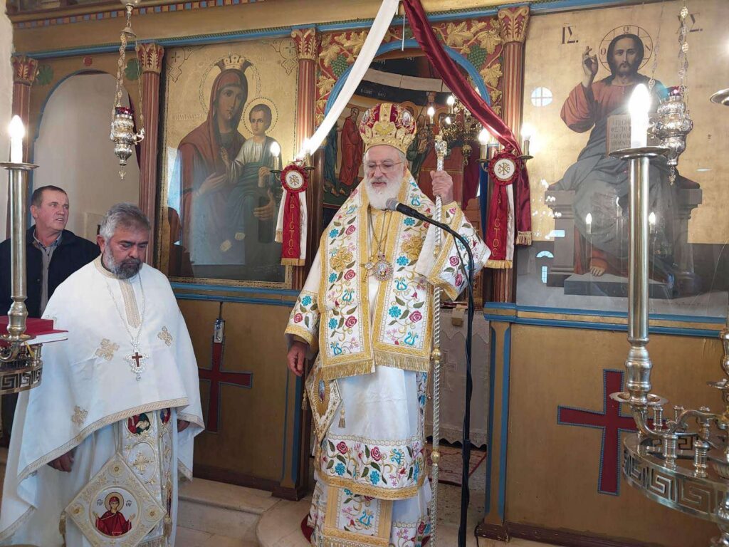 Ο Μητροπολίτης Αρκαλοχωρίου χειροθέτησε Σταυροφόρο τον π. Νεκτάριο Δερμιτζάκη
