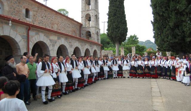 «Πασχαλόγιορτα 2024» στην Υπάτη – Γεράσιμος Βασιλείου: «Συμβάλουμε στη διατήρηση των εθίμων της πόλης μας από γενιά σε γενιά»