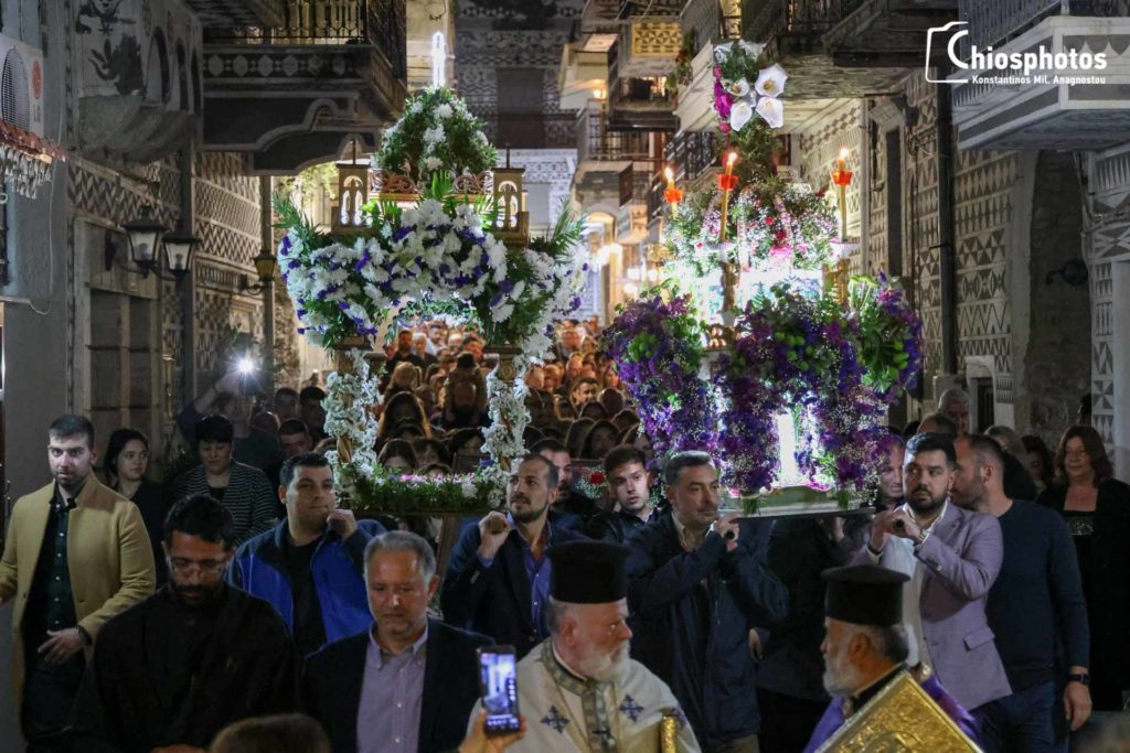 Πλήθος πιστών στον Επιτάφιο στο Πυργί της Χίου (ΒΙΝΤΕΟ & ΦΩΤΟ)
