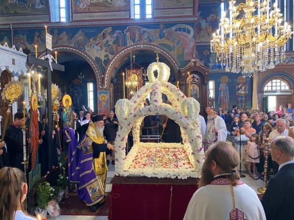 Η Ακολουθία των Αχράντων Παθών και ο Εσπερινός της Αποκαθήλωσης στην Ιερά Μητρόπολη Κορίνθου