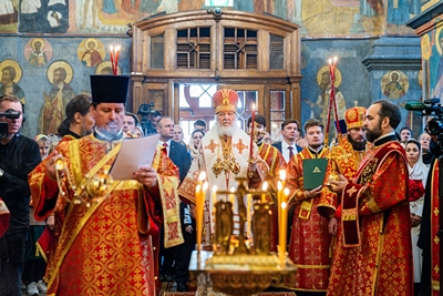 В день Радоницы Предстоятель Русской Церкви совершил Литургию в Архангельском соборе Московского Кремля