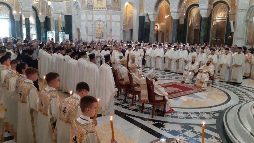 Слава храма Светог Саве на Врачару и Богословије Светог Саве – Патријарх Порфирије: Не постоје услови живота у којима није могуће живети Христом (ФОТО)