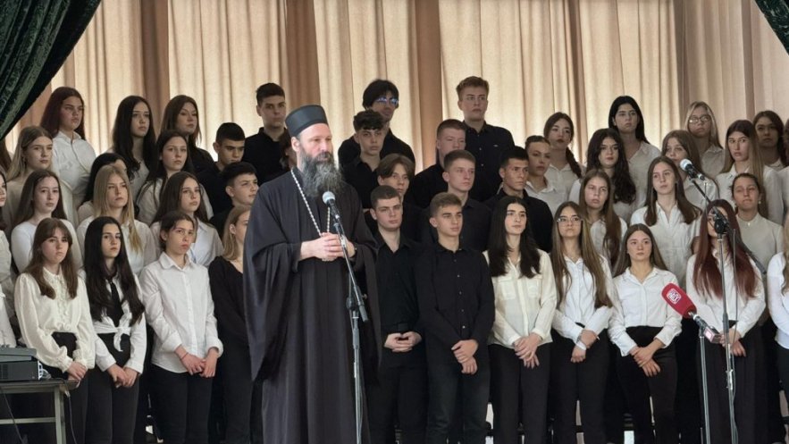 Епископ Иларион на “Данима патријарха Павла” у Шестој бегорадској гимназији (ФОТО)