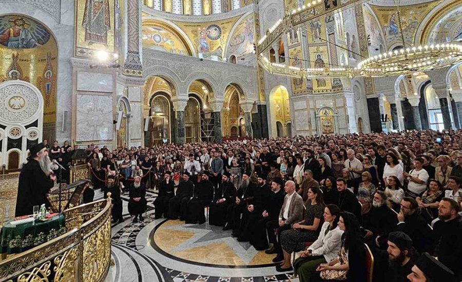 Патријарх Порфирије на предавању архимандрита Рафаила у храму Светог Саве