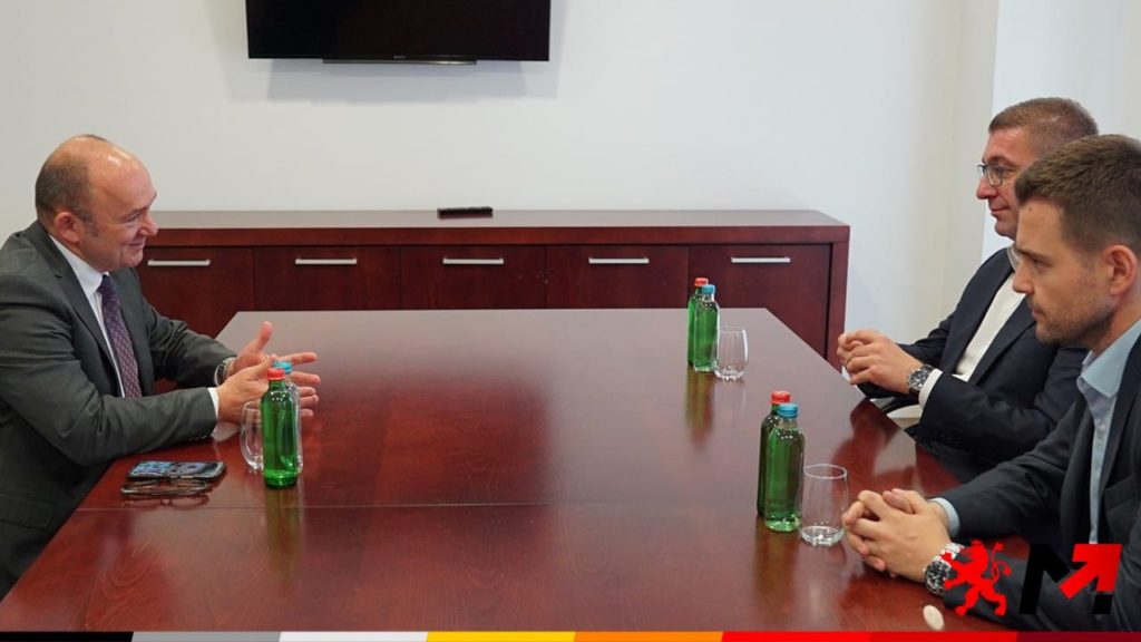 Προκλητικές δηλώσεις από Σκόπια: Ο Μίτσκοσκι επιμένει στο «Μακεδονία» σε συνάντησή του με Αυστριακό αξιωματούχο 